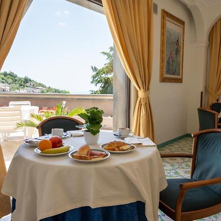 Hotel Montana Sant'Agata sui due Golfi Bagian luar foto