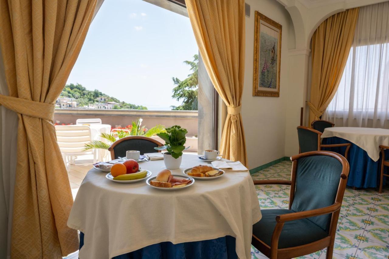 Hotel Montana Sant'Agata sui due Golfi Bagian luar foto