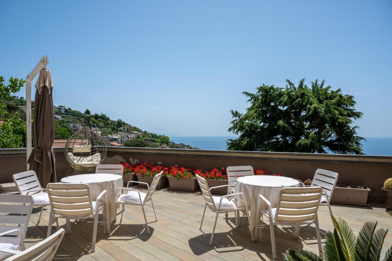 Hotel Montana Sant'Agata sui due Golfi Bagian luar foto