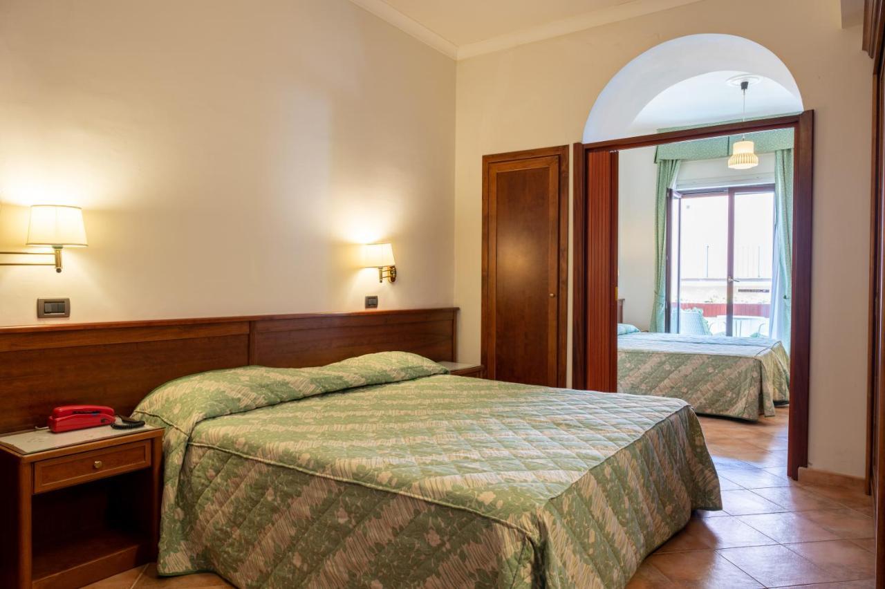 Hotel Montana Sant'Agata sui due Golfi Bagian luar foto