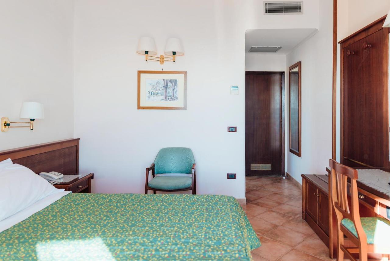 Hotel Montana Sant'Agata sui due Golfi Bagian luar foto