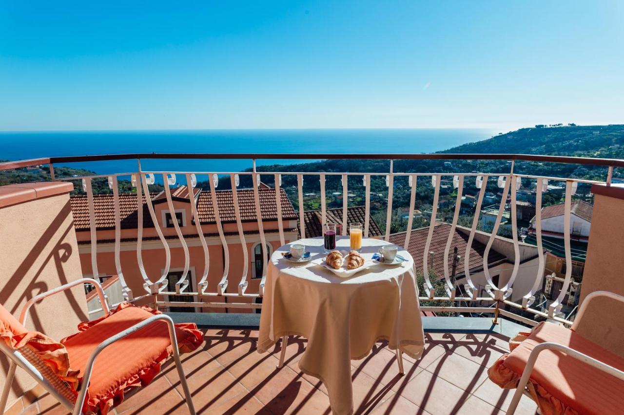 Hotel Montana Sant'Agata sui due Golfi Bagian luar foto
