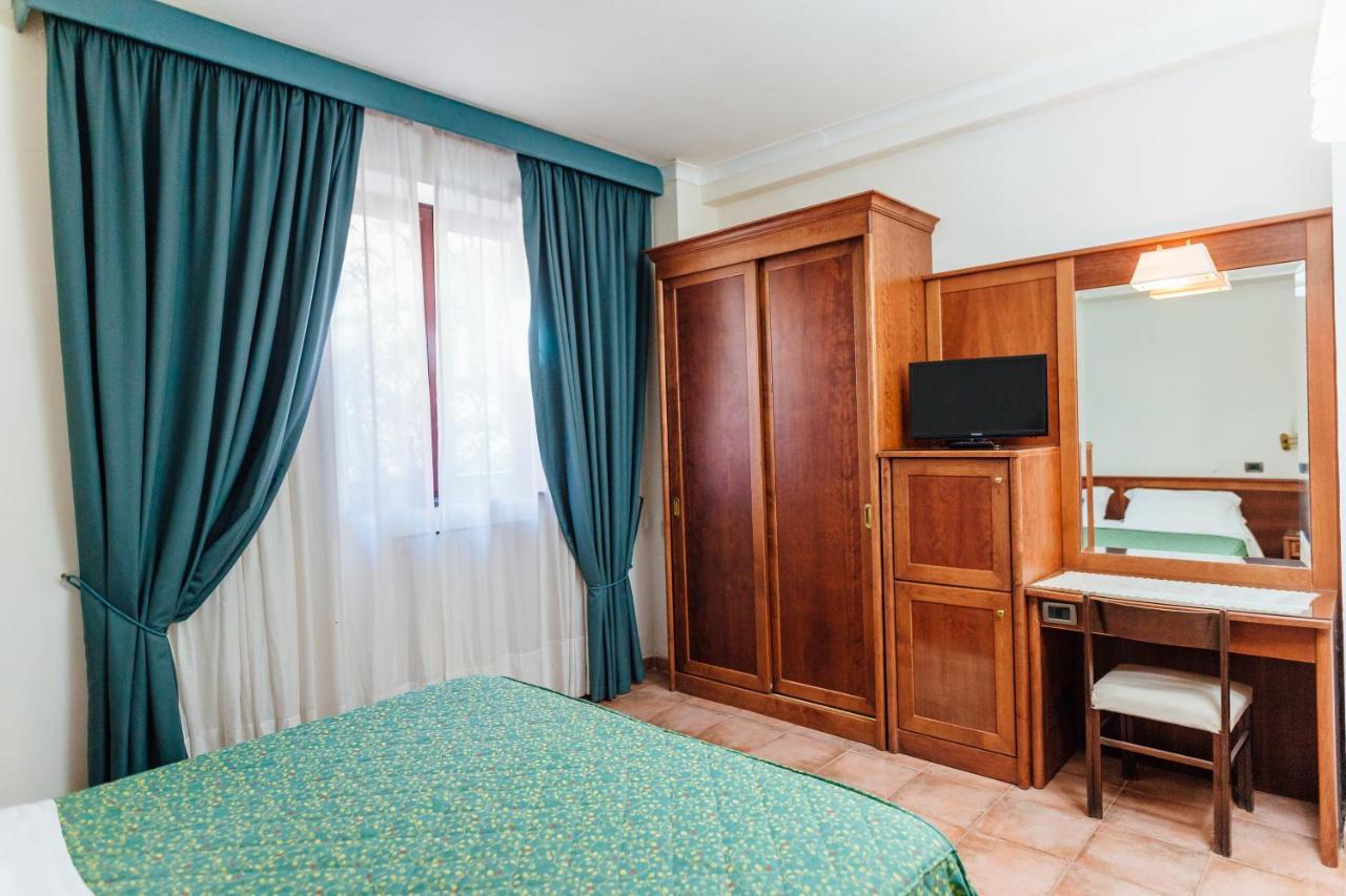 Hotel Montana Sant'Agata sui due Golfi Bagian luar foto